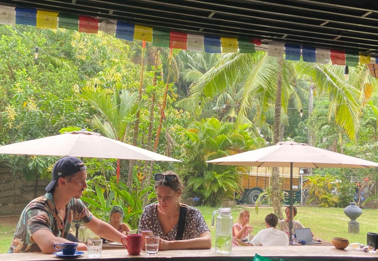 Babylon Mirissa Hostel ภายนอก รูปภาพ